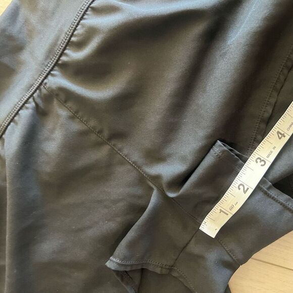 Nike  women’s black shorts size L - Picture 4 of 9